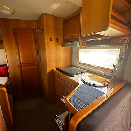 Kamp alanı Camper Beachfront *