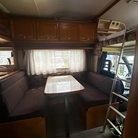 Kamp alanı Camper Beachfront *